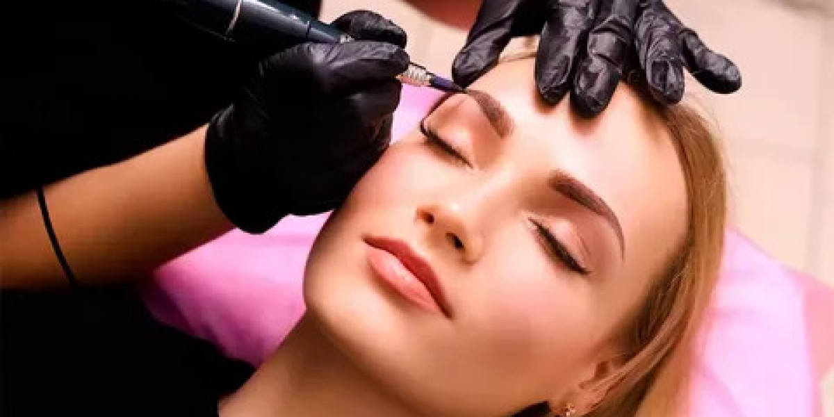 What Makes Semi-Permanent Makeup in Islamabad Different from Traditional Makeup?